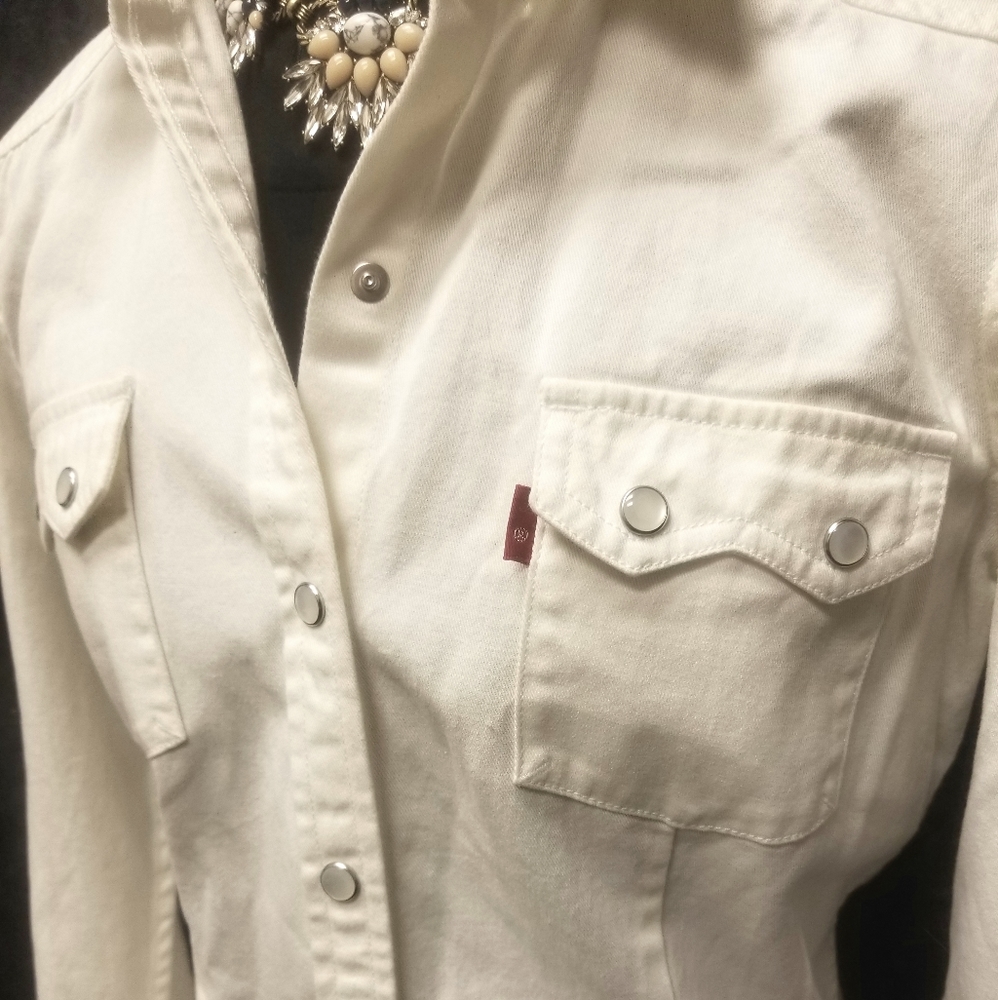 Levi's Button Down - Picture 4 of 7